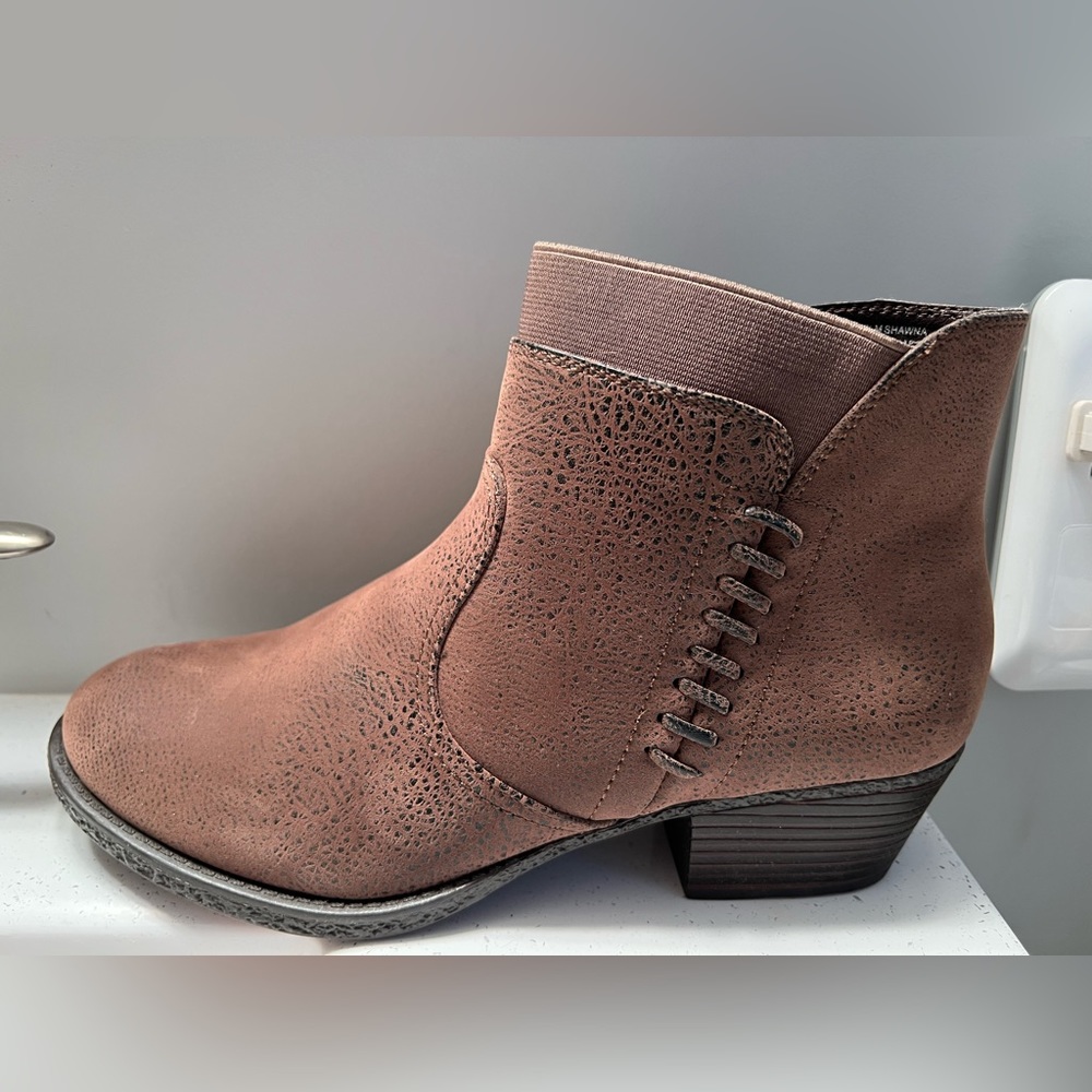 Vintage 7 Eight brown boots